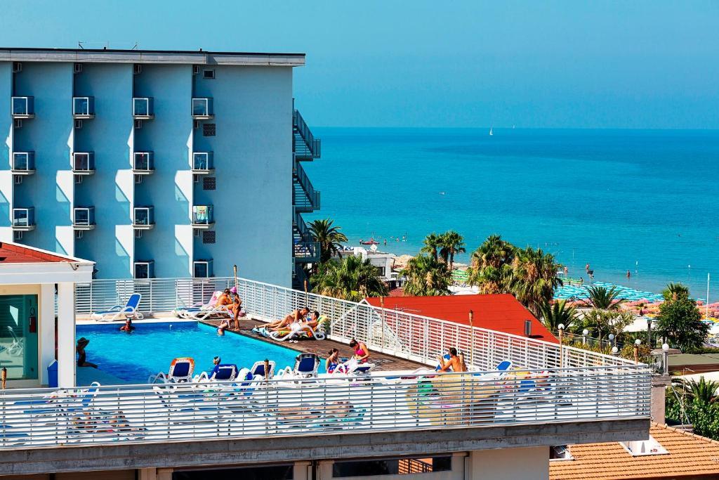 Medi Garden Hotel&Residence Alba Adriatica Eksteriør billede